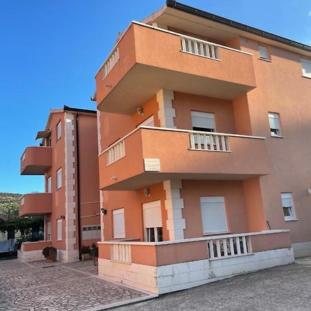 Apartman Jukic Hotel Marina Exterior photo