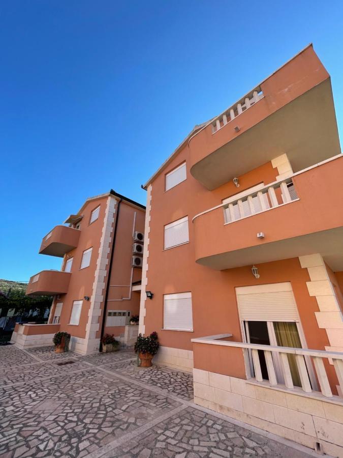 Apartman Jukic Hotel Marina Exterior photo