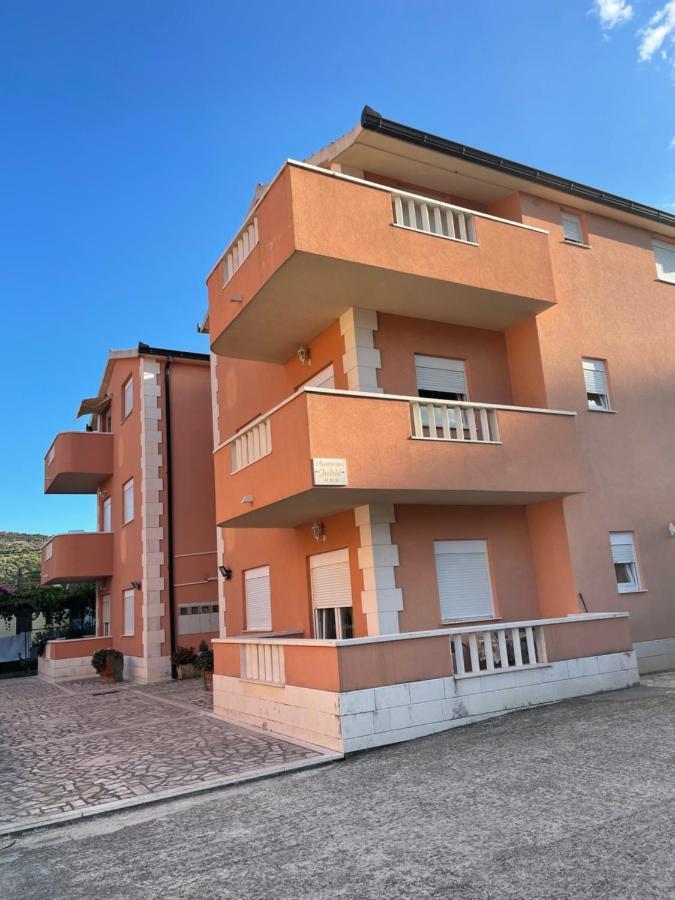 Apartman Jukic Hotel Marina Exterior photo