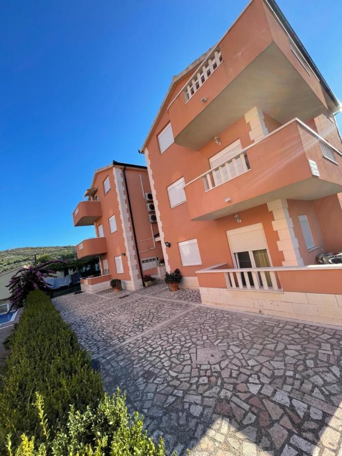 Apartman Jukic Hotel Marina Exterior photo