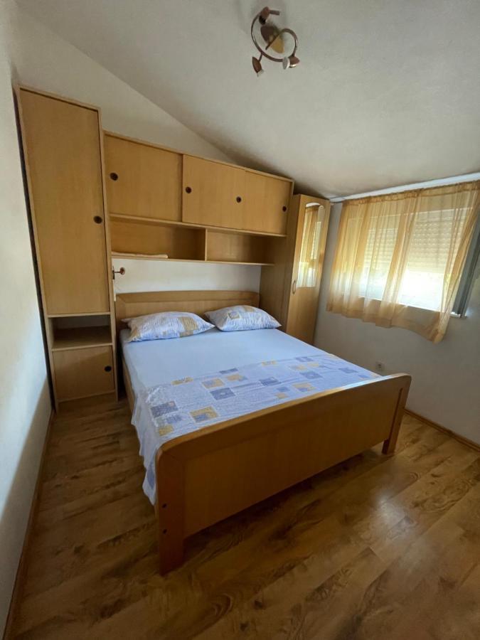 Apartman Jukic Hotel Marina Exterior photo