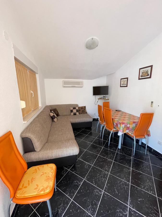 Apartman Jukic Hotel Marina Exterior photo