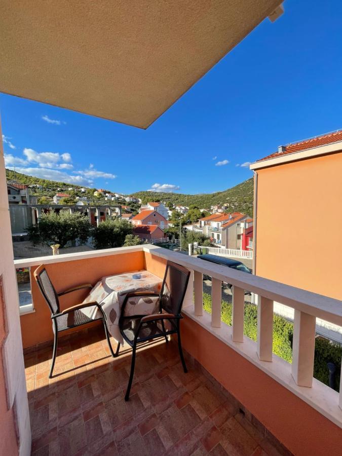 Apartman Jukic Hotel Marina Exterior photo
