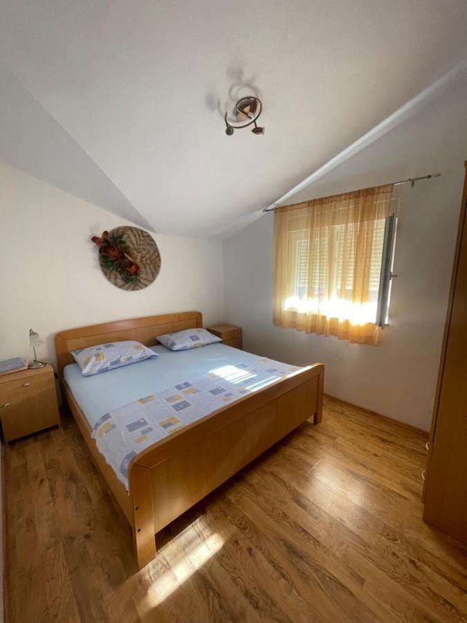 Apartman Jukic Hotel Marina Exterior photo