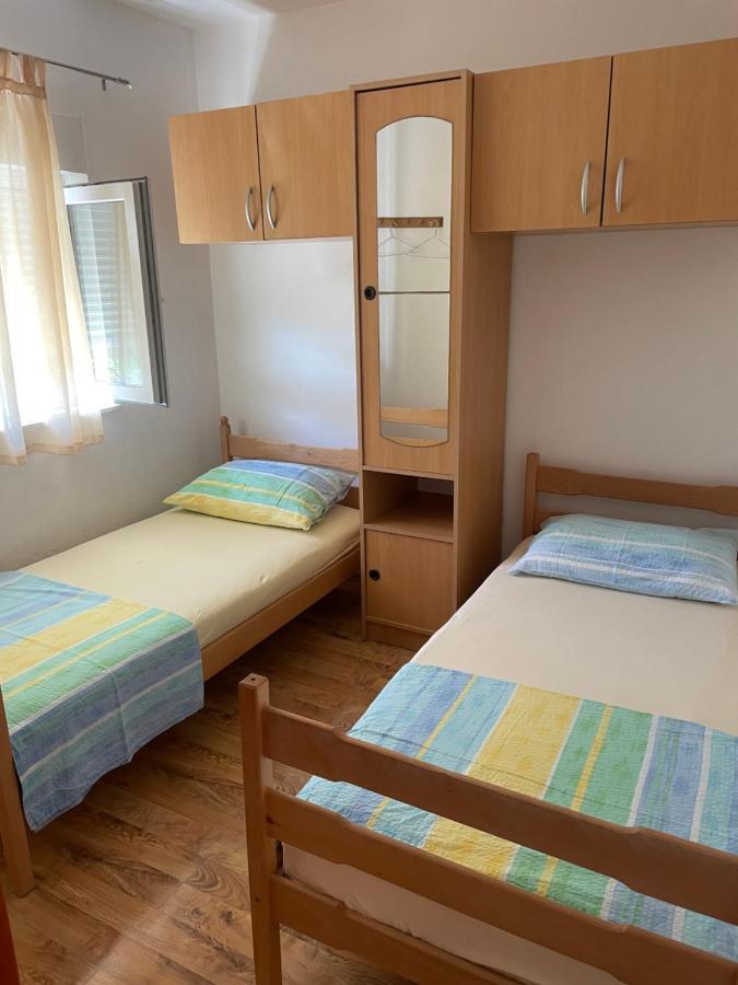 Apartman Jukic Hotel Marina Exterior photo