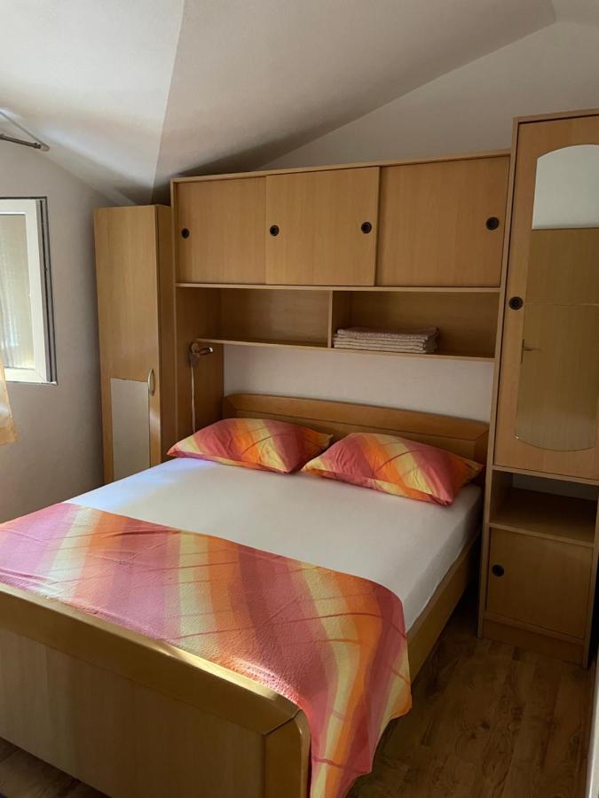 Apartman Jukic Hotel Marina Exterior photo